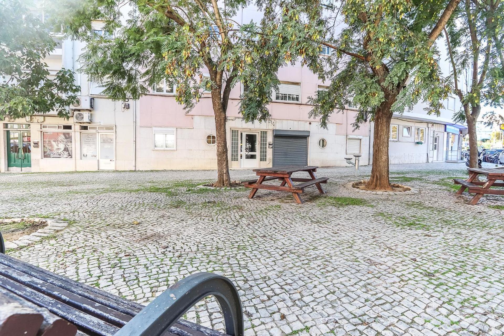 Vita Portucale ! Moscavide Casa Branca W/ Terrace Lisbon Exterior photo